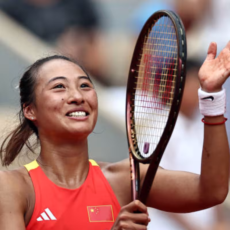 Qinwen Zheng dresses in gold in Paris