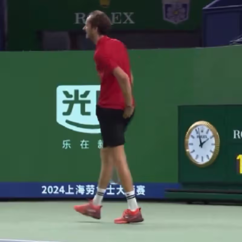 Daniil Medvedev wipes his ass with balls. Photo: gettyimages.