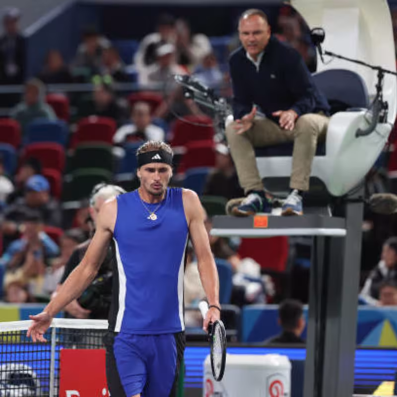 Alexander Zverev during his complaint to Lahyani.