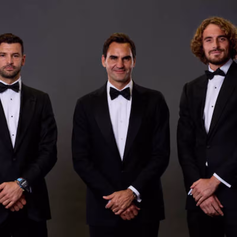Federer, Dimitrov, or Tsitsipas, last representatives of this hit.