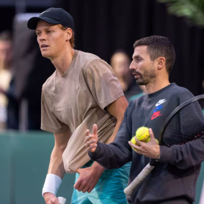 Jannik Sinner and Simone Vagnozzi. Photo: Getty