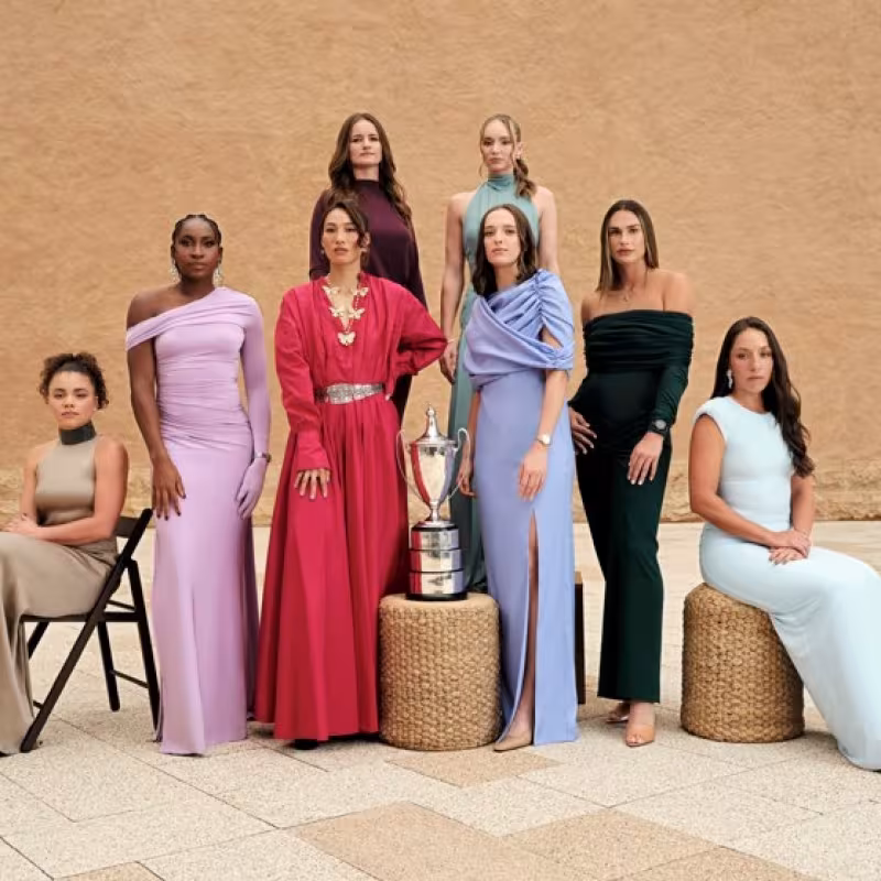 This is how the 8 participants look in the WTA Finals 2024 in the usual pose.
