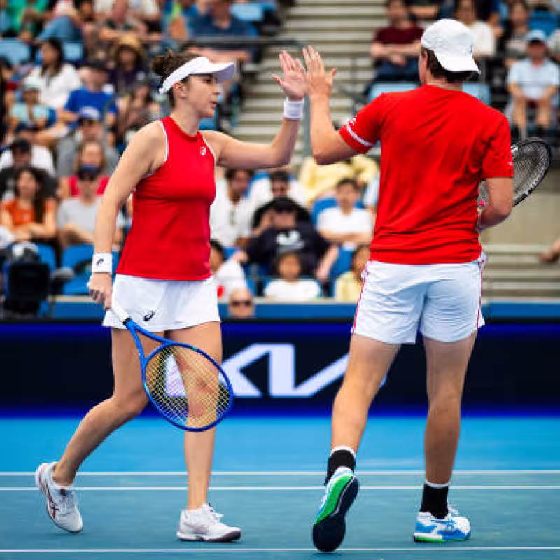 Bencic puts on the heroine cape so that Switzerland prevails against France. Photo: Getty.