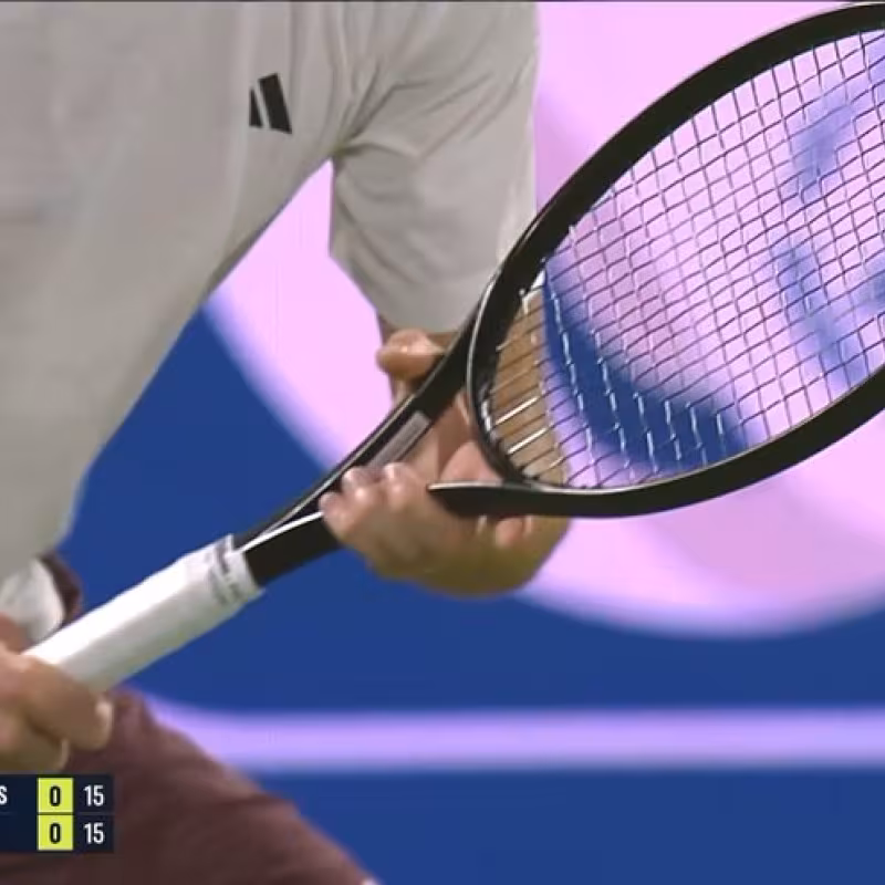 Tsitsipas, possible new racquet. Photo: @marcos_z