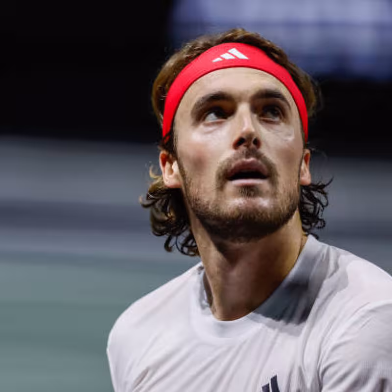 Tsitsipas joins the stellar line-up to play at the Conde de Godó 2025. Photo: Getty.