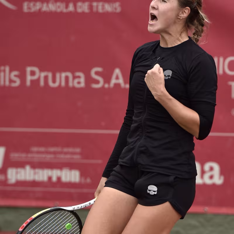 Quevedo fights, but falls against Zakharova in the final of the W100 Zaragoza 2025. Photo: RFET