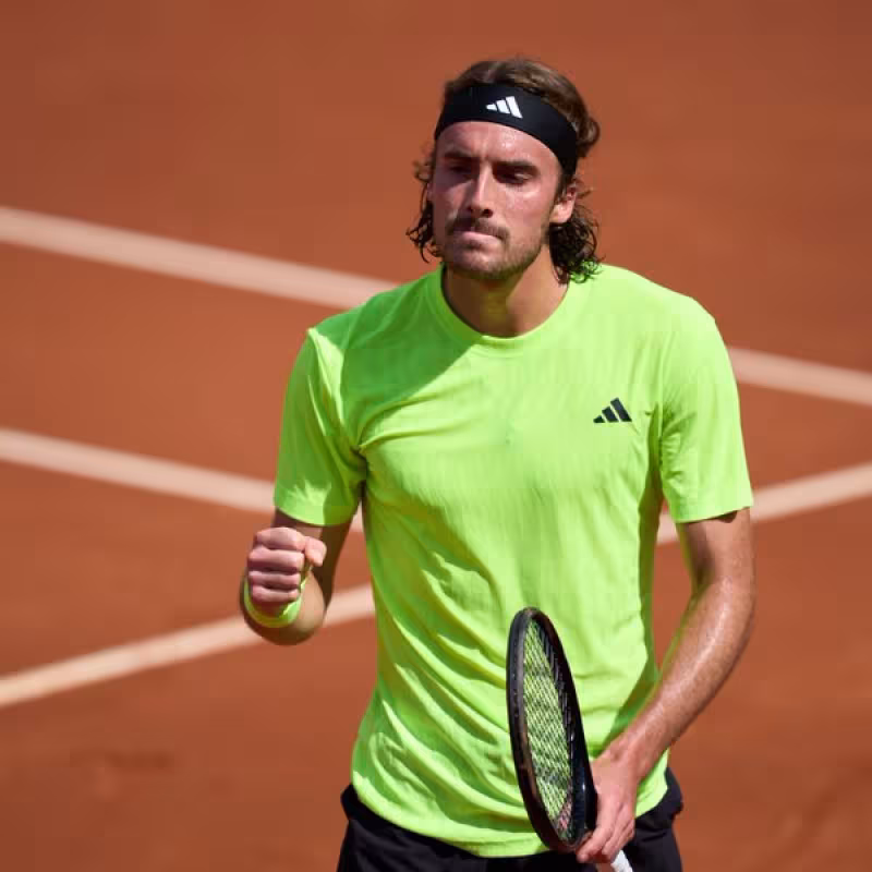 Tsitsipas begins his journey in Barcelona with a thrashing.