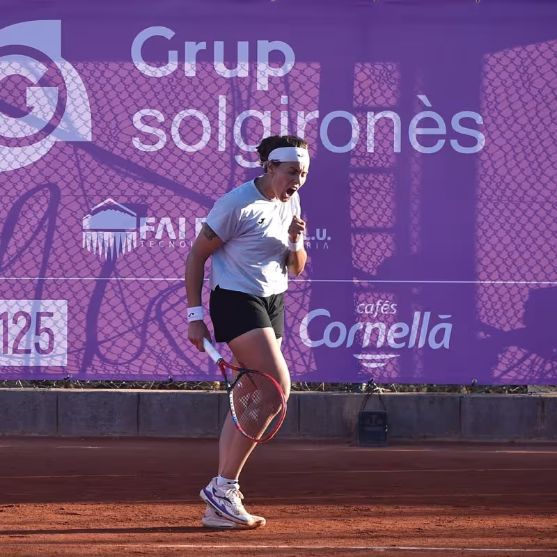 Bolsova achieves a great victory against Rus at the WTA La Bisbal 2025. Photo: Getty.