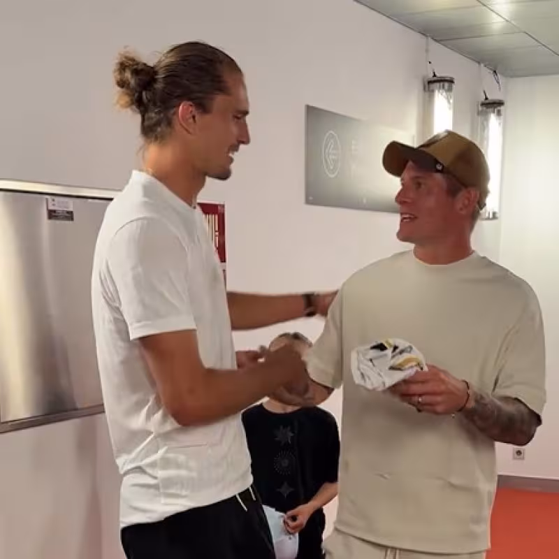 Alexander Zverev and Toni Kroos at the Mutua Madrid Open 2025. Photo: @MutuaMadridOpen in X