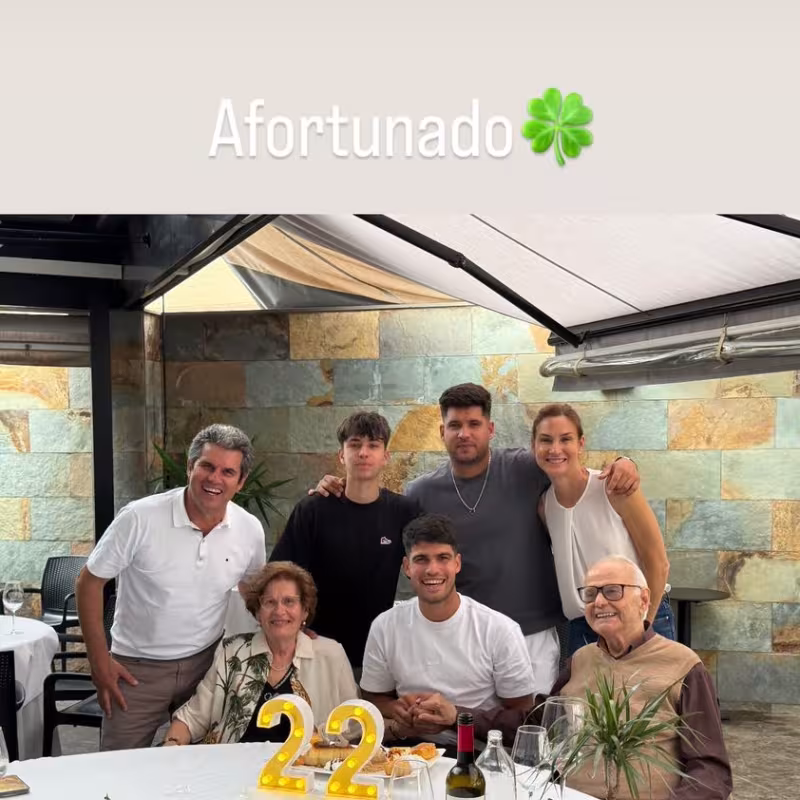 Alcaraz celebrates his 22 years surrounded by his family: "Lucky". Photo: Instagram