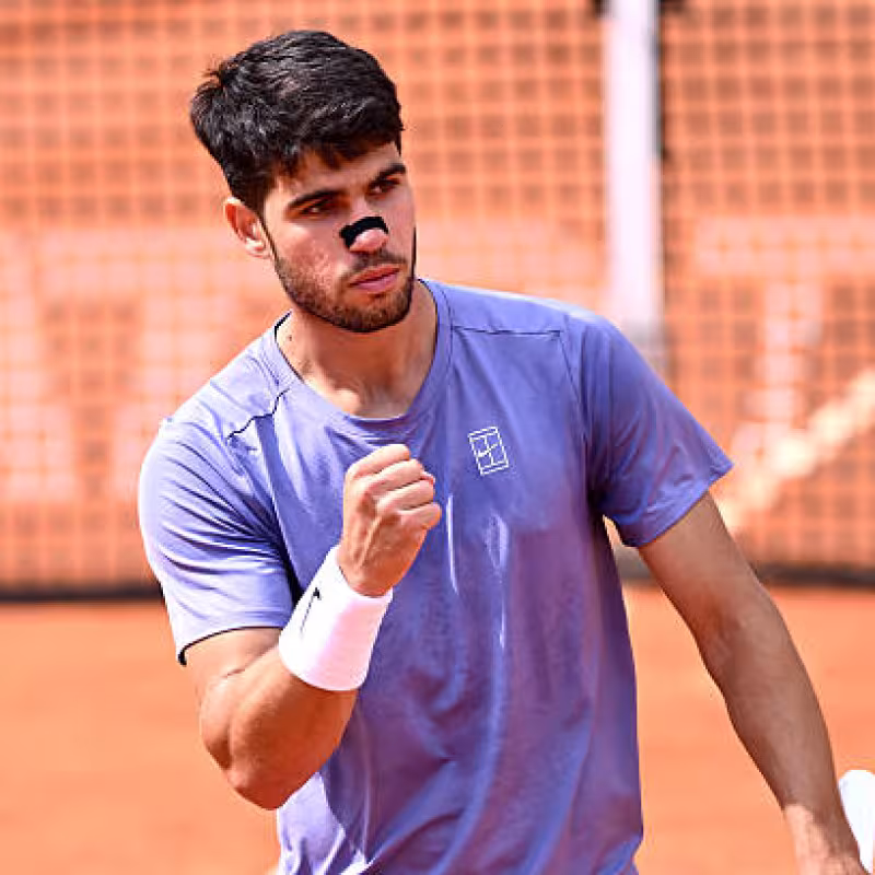 Schedule and Where to Watch Carlos Alcaraz vs. Lorenzo Musetti in the semifinals of the ATP Rome 2025. Photo: Getty Images