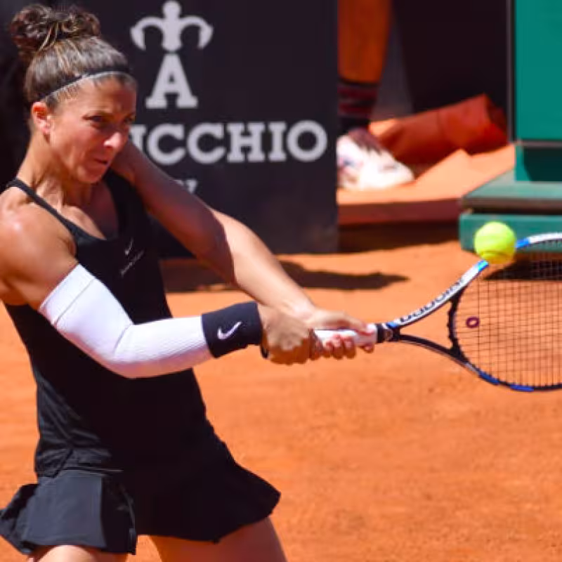 Sara Errani awaits Naomi Osaka at the WTA Rome 2025. Source: Getty