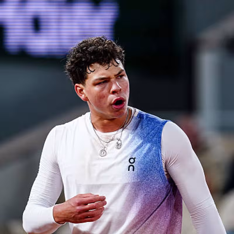 Shelton stages a demanding debut and defeats a resilient Sonego in five sets. Photo: Gettyimages