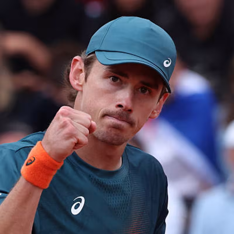 Alex de Minaur, Dream Shot on Clay Court. Photo: gettyimages.