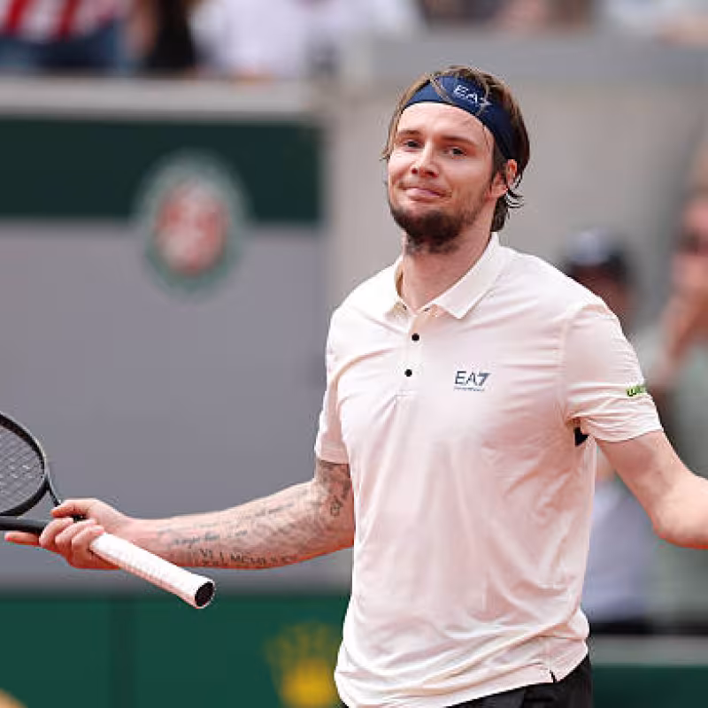 Alexander Bublik stages a comeback against De Miñaur. Photo: gettyimages