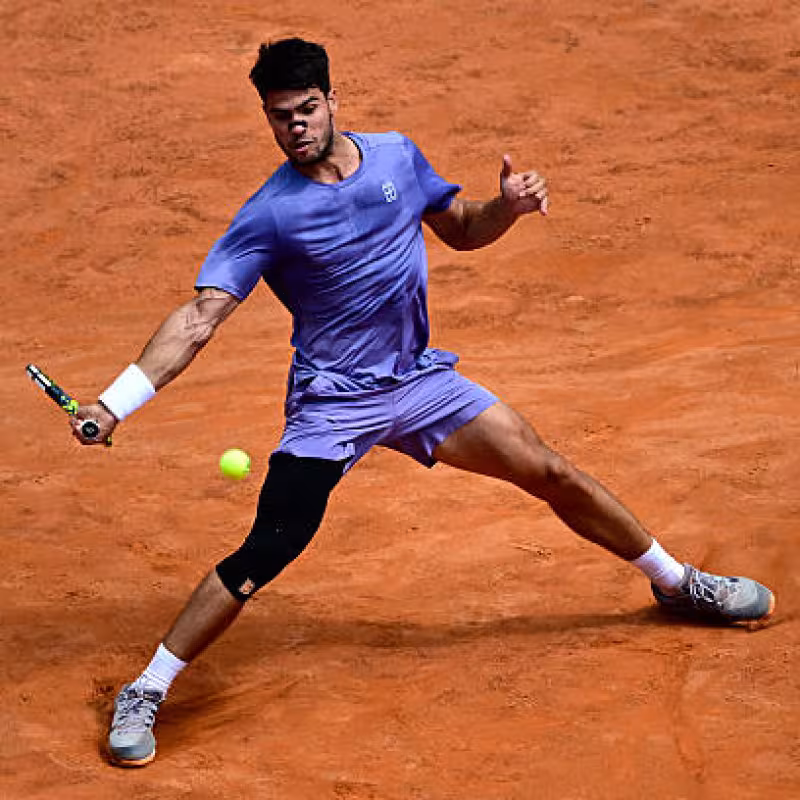 Carlos Alcaraz defeats Khachanov in Rome 2025. Photo: gettyimages