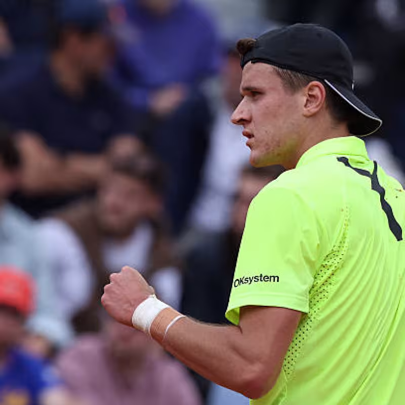 Mensik faces the French crowd at Roland Garros 2025. Photo: Getty