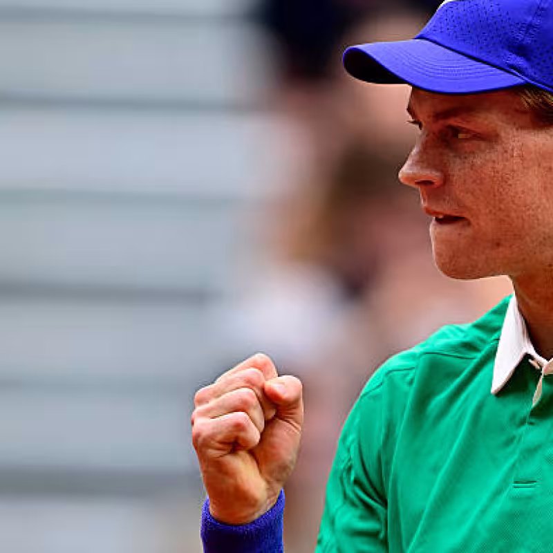 Sinner crushes Lehecka at Roland Garros 2025. Photo: Getty