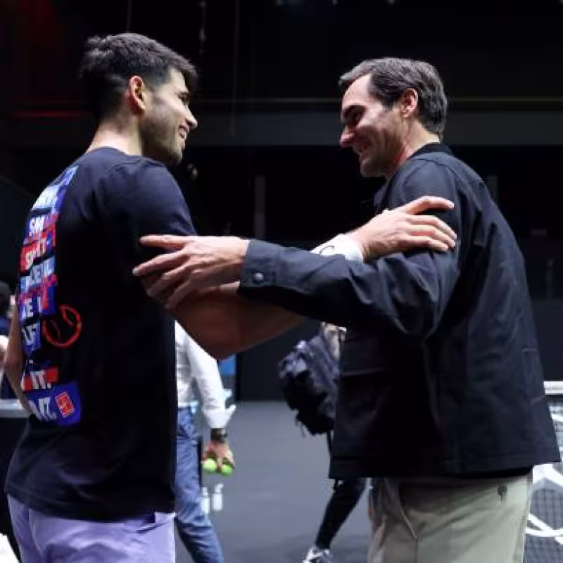 Federer congratulates Alcaraz. Photo: gettyimages