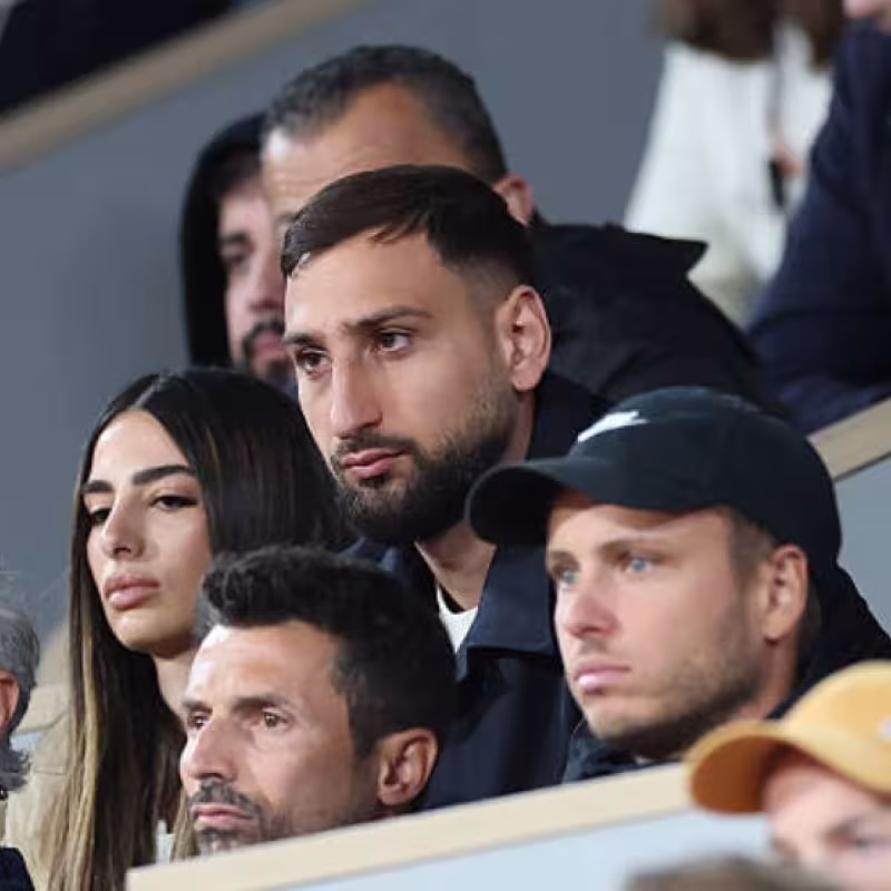 Gianluigi Donnarumma watching Jannik Sinner at Roland Garros 2025. Photo: Getty