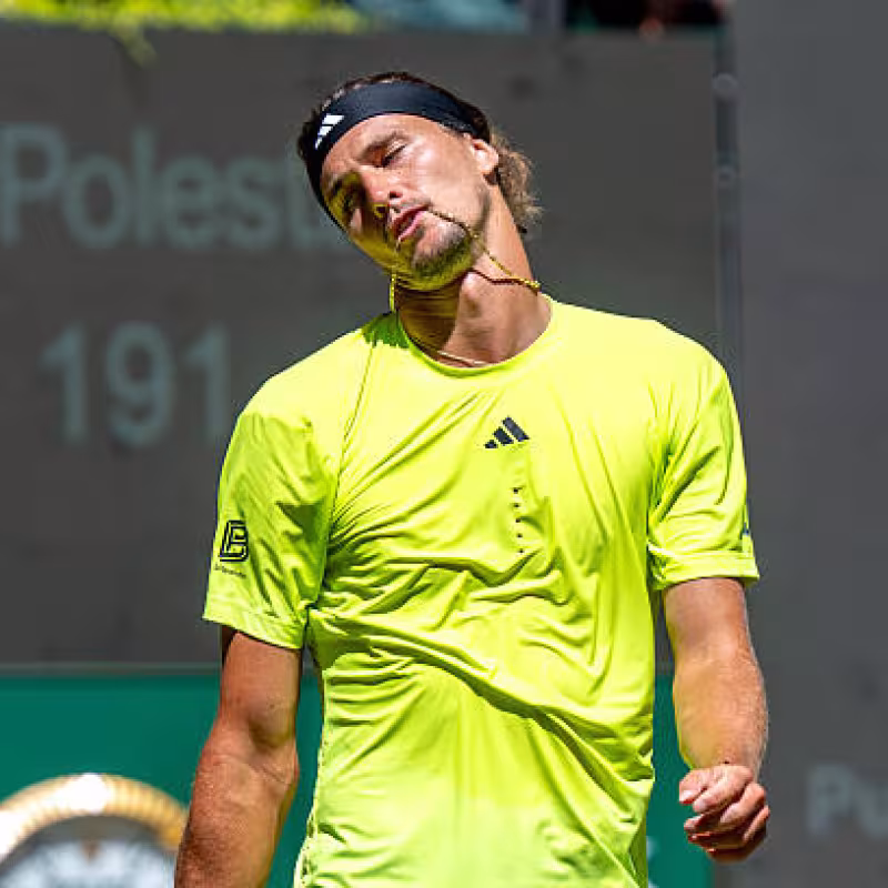 Alexander Zverev vomits again. Photo: gettyimages