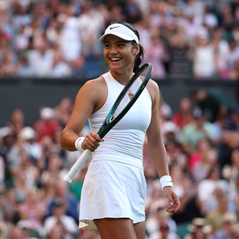 Raducanu ends Vondrousova's run and keeps British dream alive at Wimbledon before facing Sabalenka. Photo: Getty Images