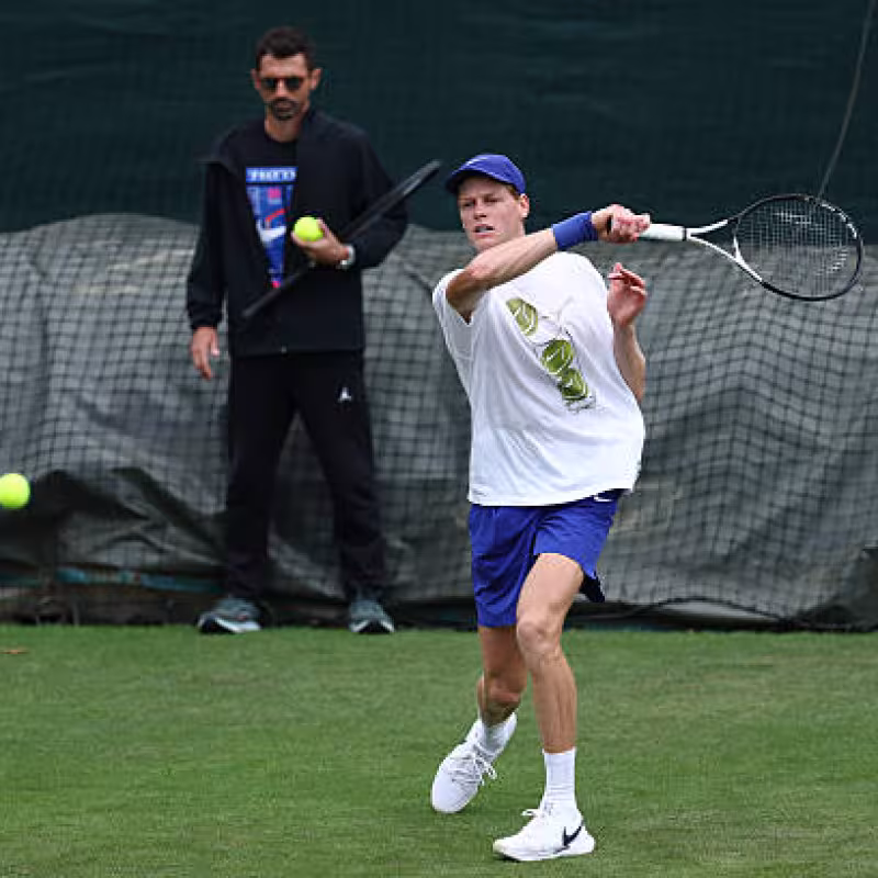 Simone Vagnozzi and Jannik Sinner at Wimbledon 2025. Photo: Getty.