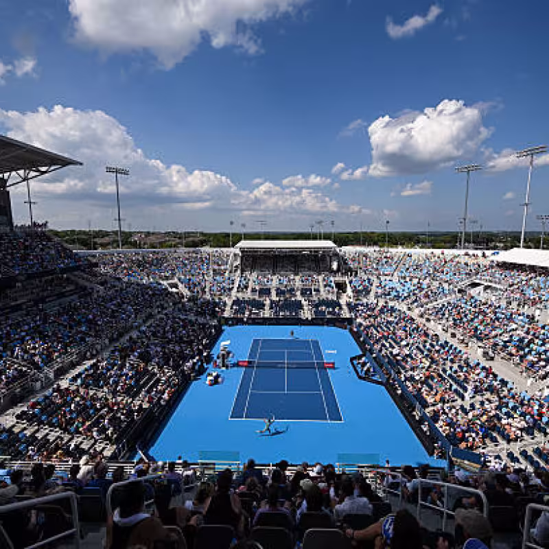The Cincinnati tournament suffers a blackout that forces to pause all games. Photo: Getty.