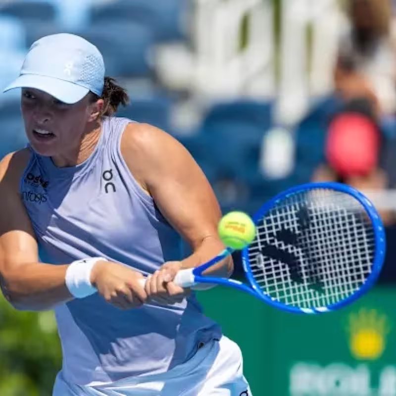 WTA Cincinnati: Swiatek advances directly to the round of 16 after Kostyuk's withdrawal.