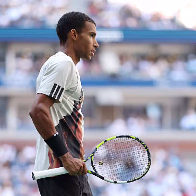 Translation: Aliassime's resilience breaks De Minaur's wall and returns to the US Open semifinals. Photo: Getty Images