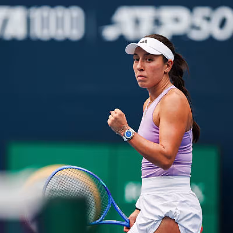 WTA Beijing 2025: Raducanu wastes three match points and falls to Pegula. Photo: Getty Images.