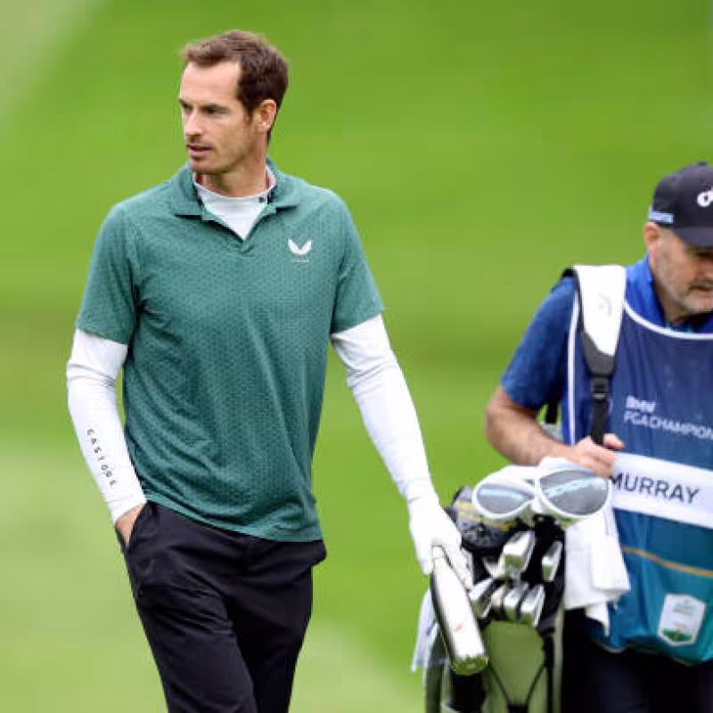 Andy Murray plays golf. Photo: gettyimages