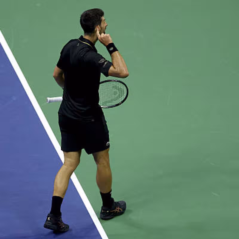 Novak Djokovic, complaints to the public and chair umpire. Photo: gettyimages