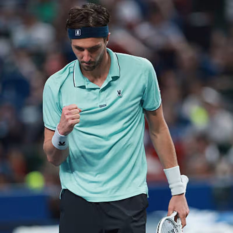 Arthur Rinderknech beats Daniil Medvedev at ATP Shanghai 2025. Photo: Getty