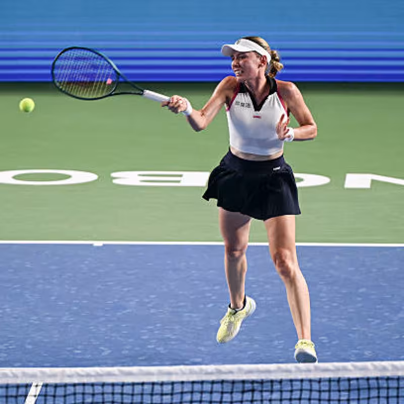 Alexandrova fulfills expectations as favorite against Shnaider. Photo: Getty