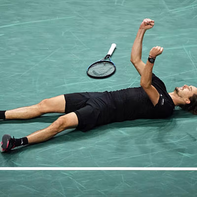 Alexander Zverev defeats Medvedev in Paris. Photo: gettyimages