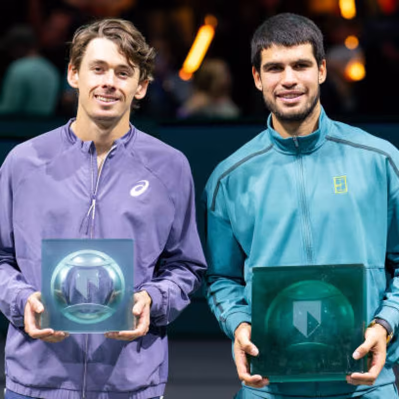 This was the moment when De Miñaur thanked Alcaraz for his victory against Musetti. Photo: Getty Images
