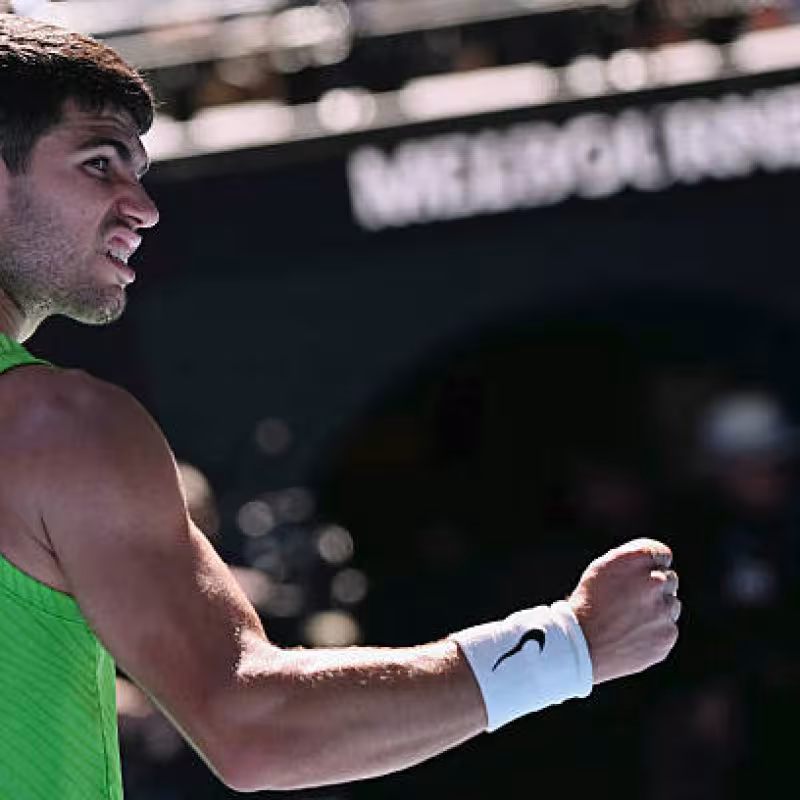 Alcaraz deciphers tough Hanfmann to remain undefeated at the Australian Open 2026. Photo: Getty