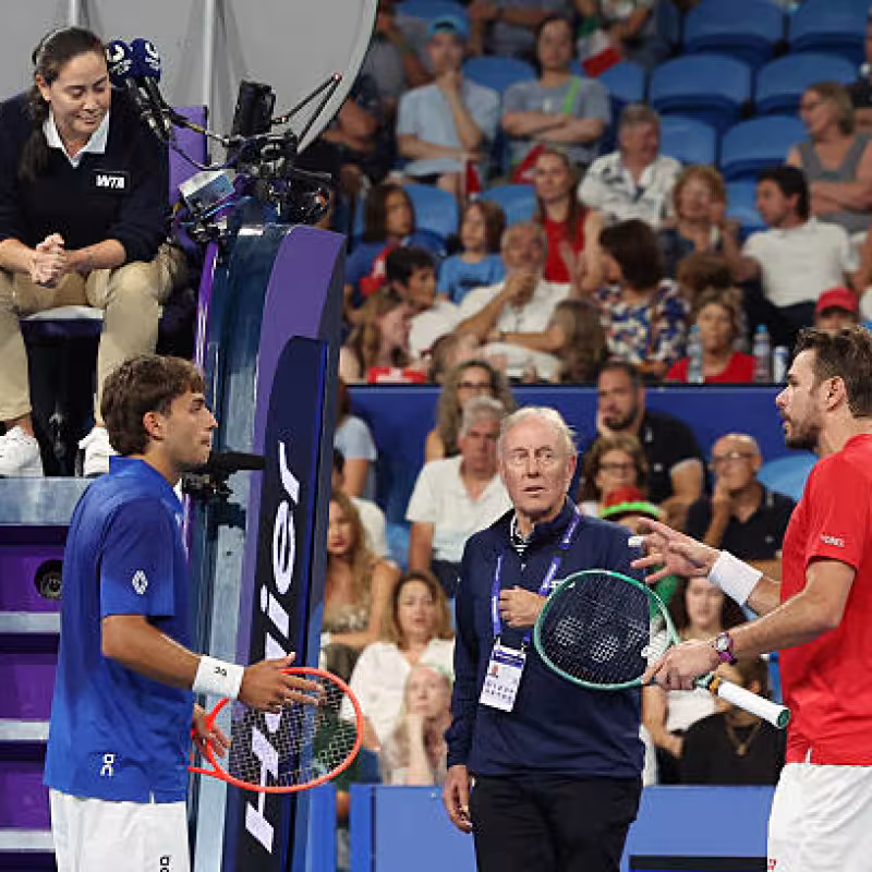 The controversy between Cobolli and Wawrinka over a ball that got away from the Italian. Photo: Getty