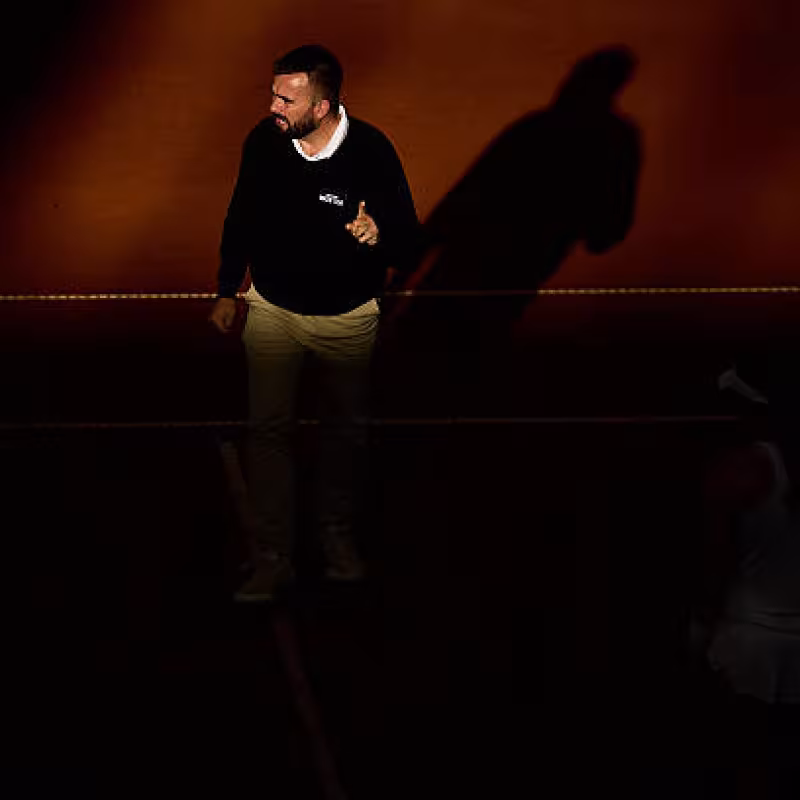 The inexplicable act of the Egyptian player, who stood without knowing how to play.