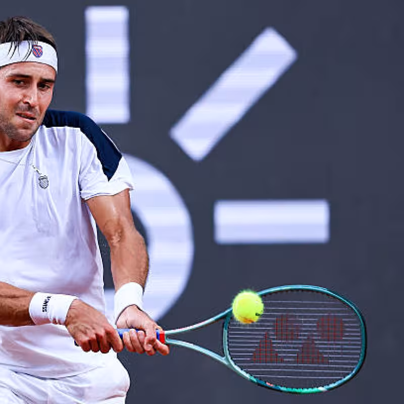 Etcheverry reaches the semifinals as the only surviving seeded player in the Rio Open.
