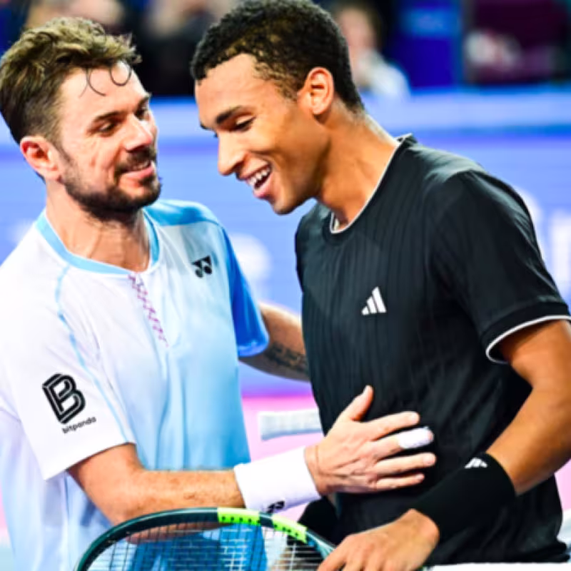 Wawrinka and Auger-Aliassime's hug at the net. Source: Getty.