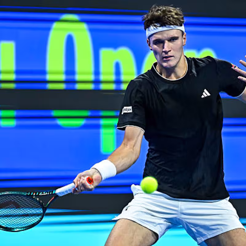 Jakub Mensik remains in great form at the Dubai tournament.