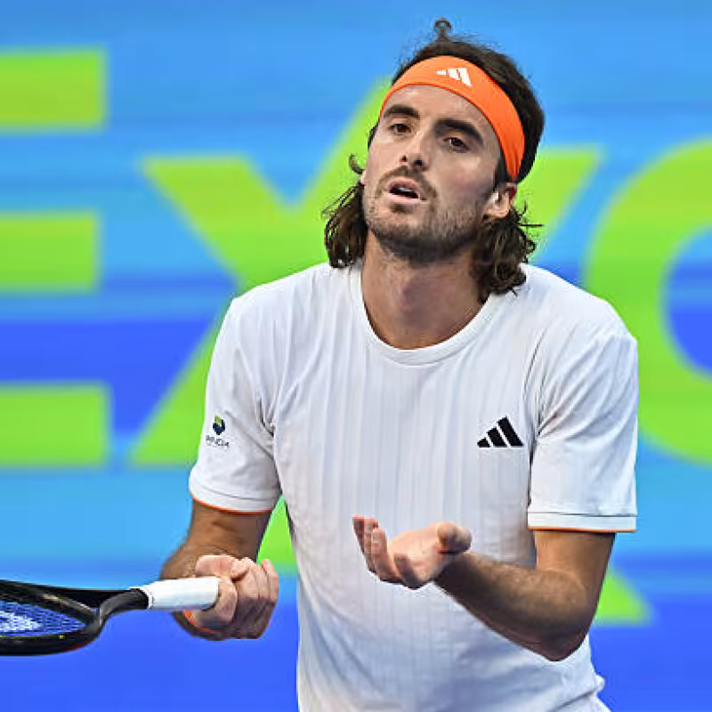 Stefanos Tsitsipas and a tough defeat that will send him out of the top 40.