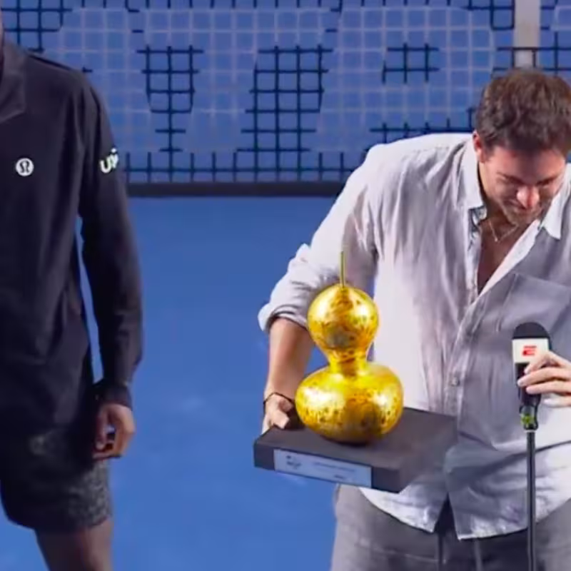 Del Potro stars in the funniest moment during the trophy presentation in Acapulco. Source: ESPN