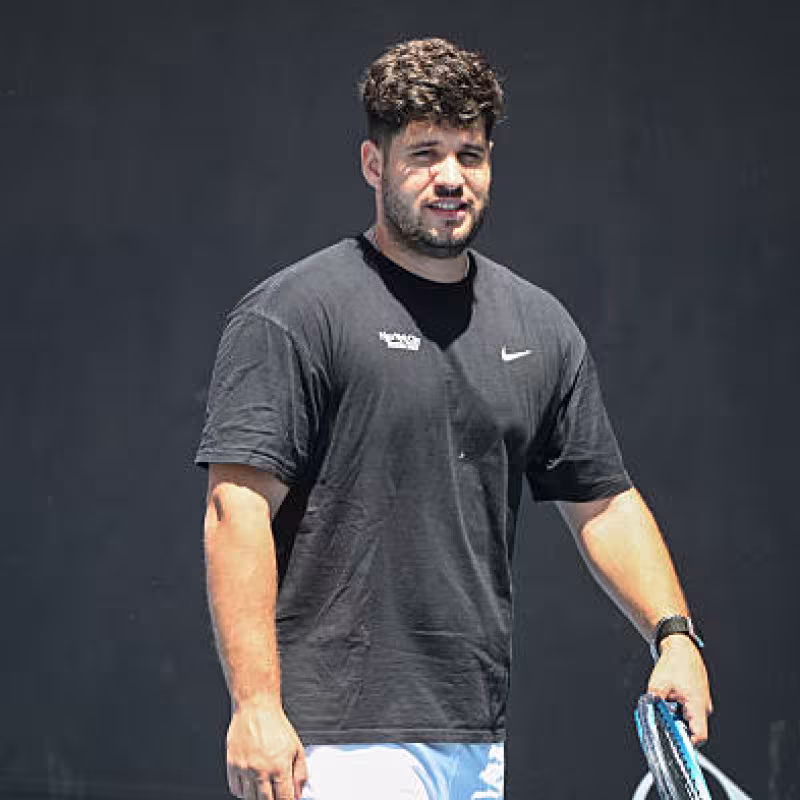 Álvaro Alcaraz demonstrated his technique against Safin in Miami.