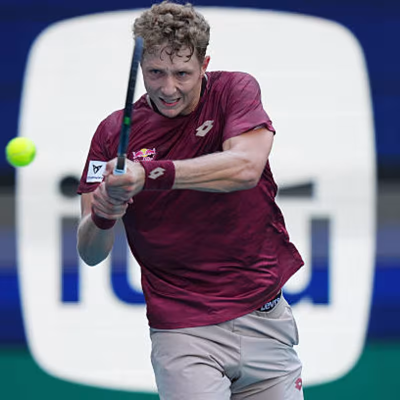 Martín Landaluce falls at the Miami Open 2026. Photo: gettyimages