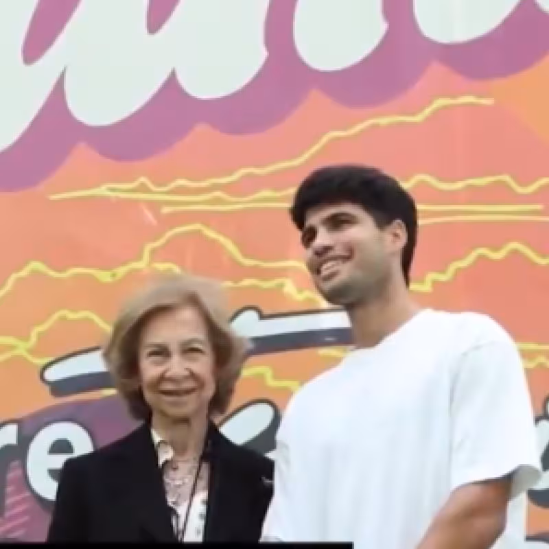 Queen Sofia greets Alcaraz in Miami. Photo: gettyimages