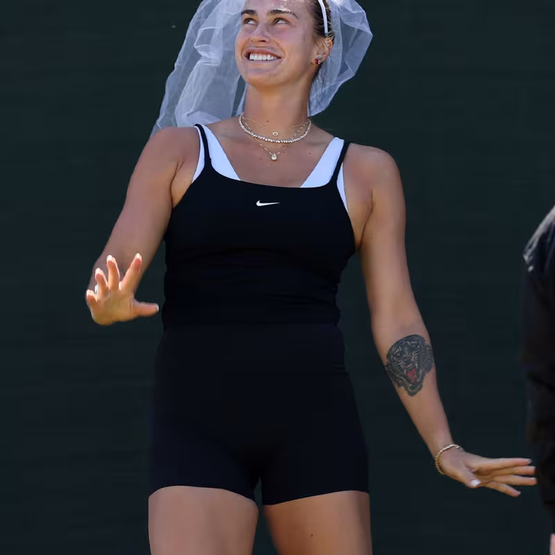 Sabalenka heats up in Indian Wells... in a bridal veil!