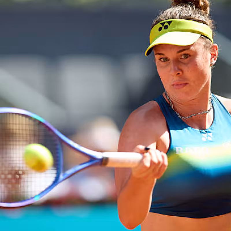 Noskova causes a major upset and eliminates Gauff in Madrid.